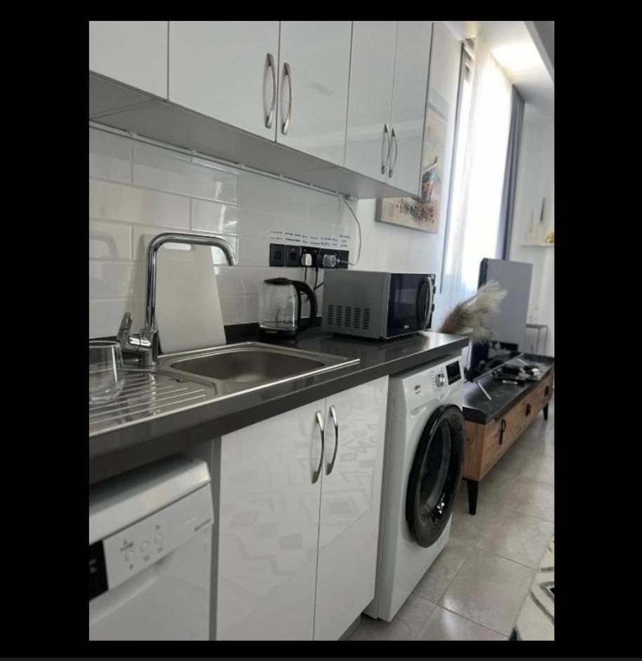 Palmiye Apartment Кіренія Екстер'єр фото